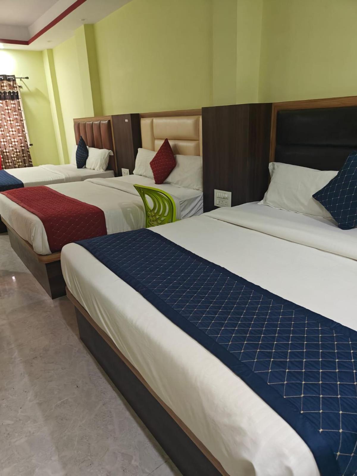 Laxmivillas Hotel *