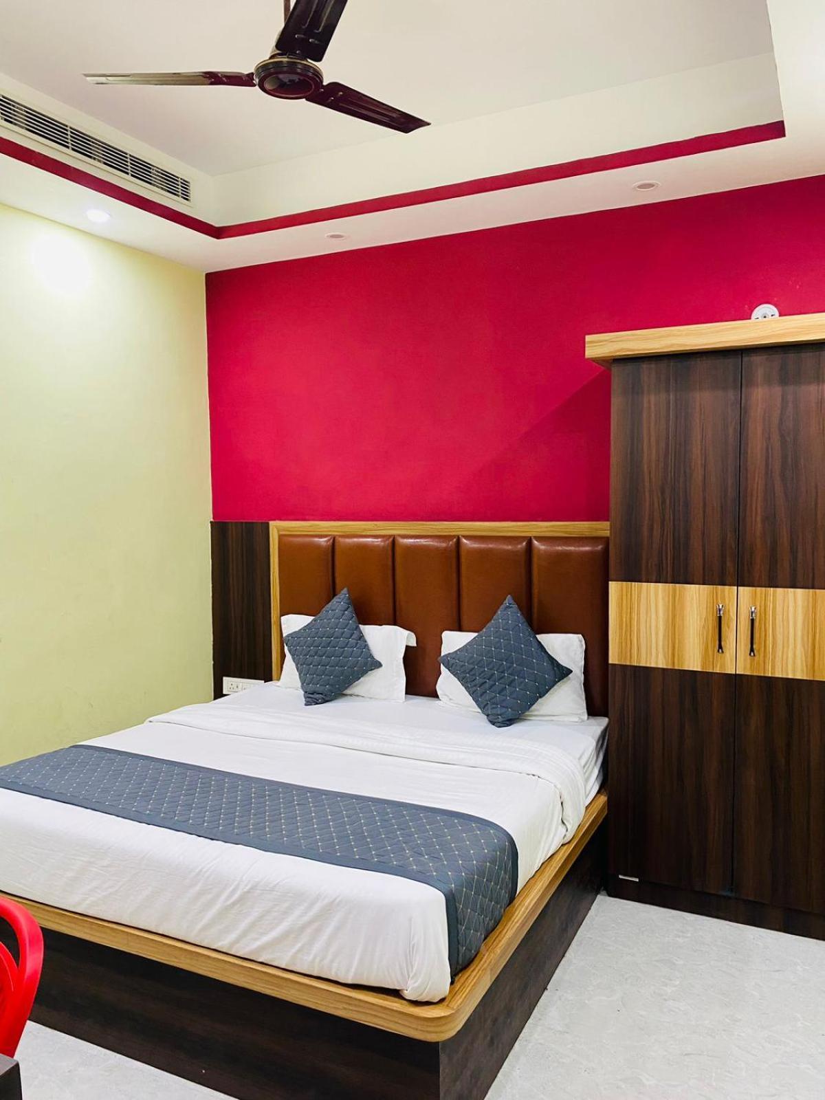 Hotel Laxmivillas *