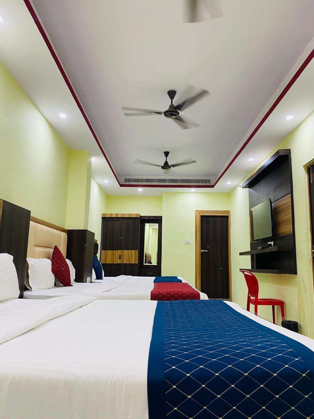 Laxmivillas Hotel *